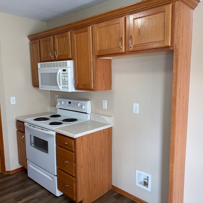 Building Photo - Updated 3 bedroom 2 bathroom home in Clever