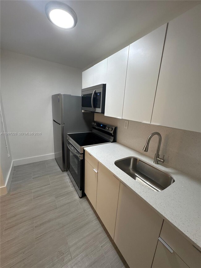 Building Photo - 649 SW 7th St