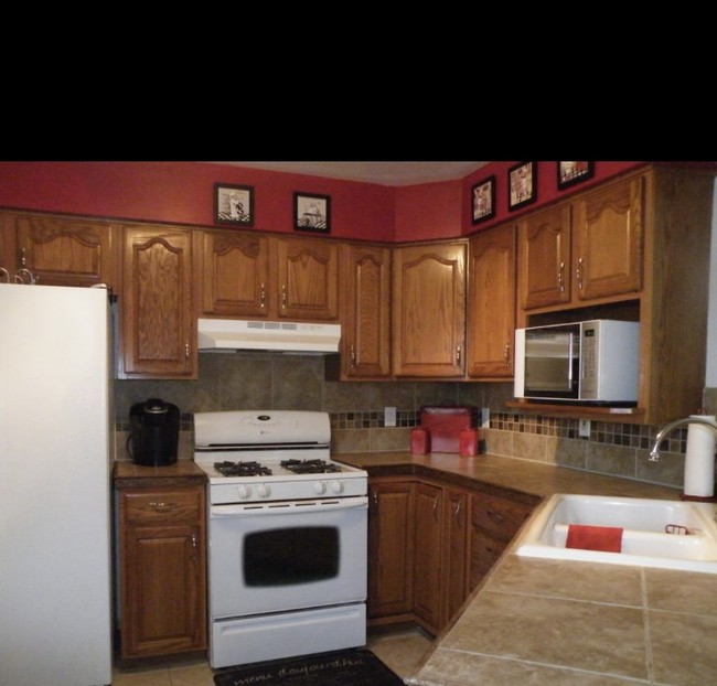 Kitchen - 8770 Monroe St