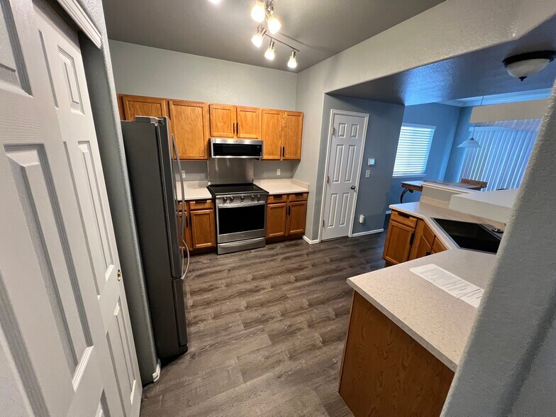 Open kitchen - 9106 Gale Blvd