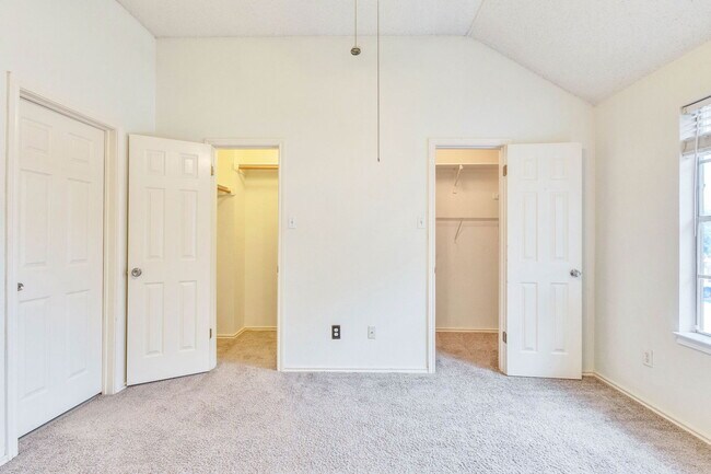 Building Photo - 3600 Cheyenne St