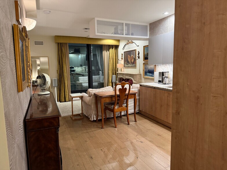 Building Photo - 44 Box St