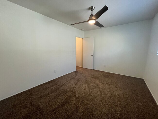 Building Photo - 811SV