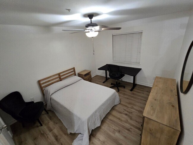 Building Photo - West-Flagstaff Condo in the Arbors - 2 Bed, 2 Bath - Students OK! 1 Sm. Pet OK! Avail. July 10th!!