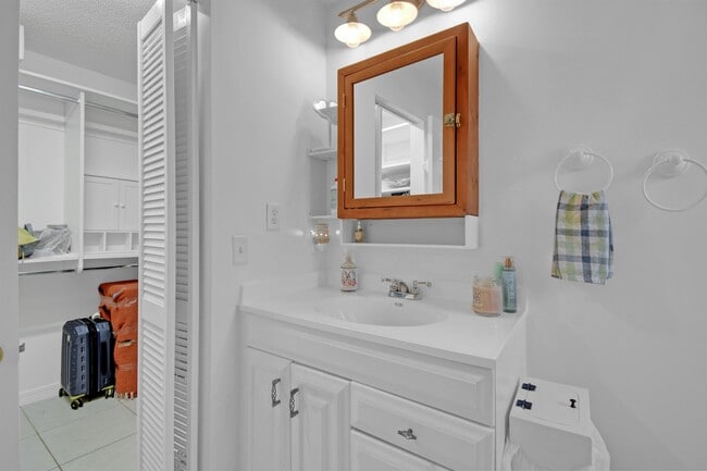 Building Photo - 444 Island View Cir