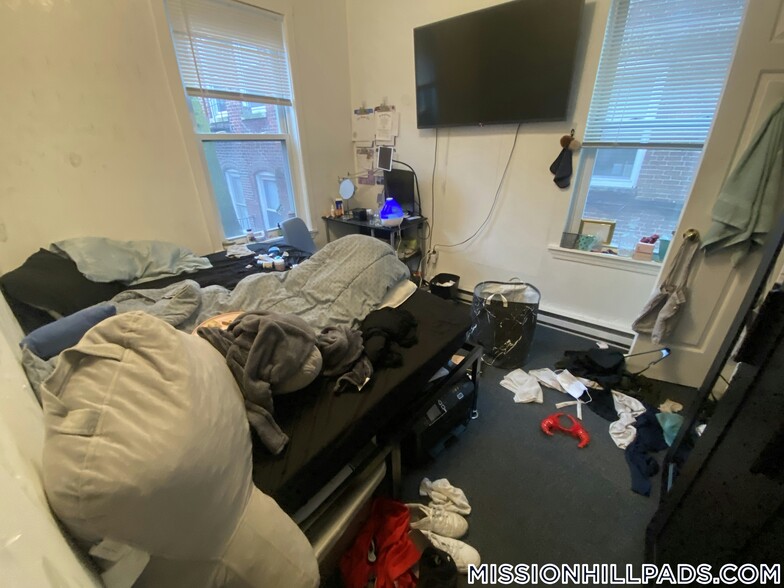 Building Photo - 10 Parker Hill Ave