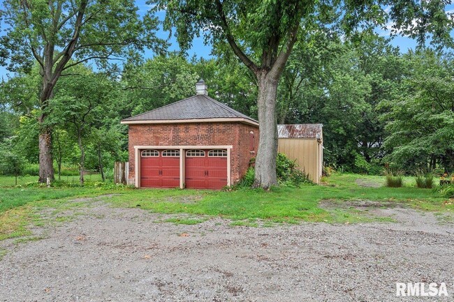 Building Photo - 500 Old Tipton School Rd