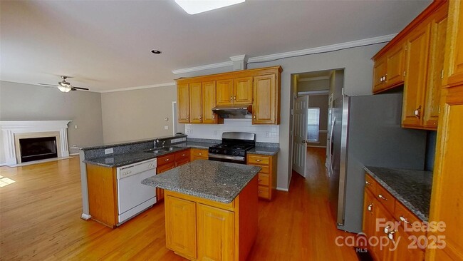 Building Photo - 12111 Carolina Oak Cir