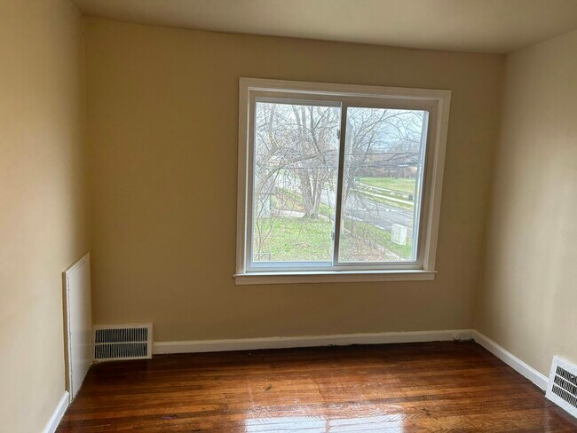 Building Photo - 18515 Greenfield Rd