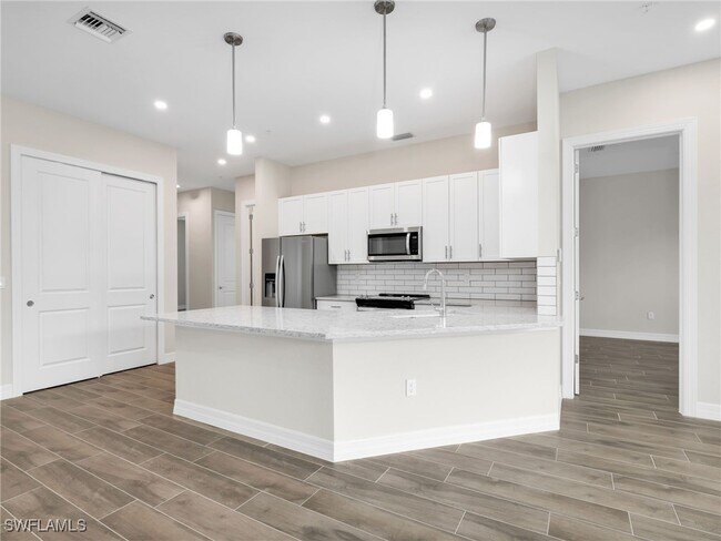 Building Photo - 268 Indies Dr E