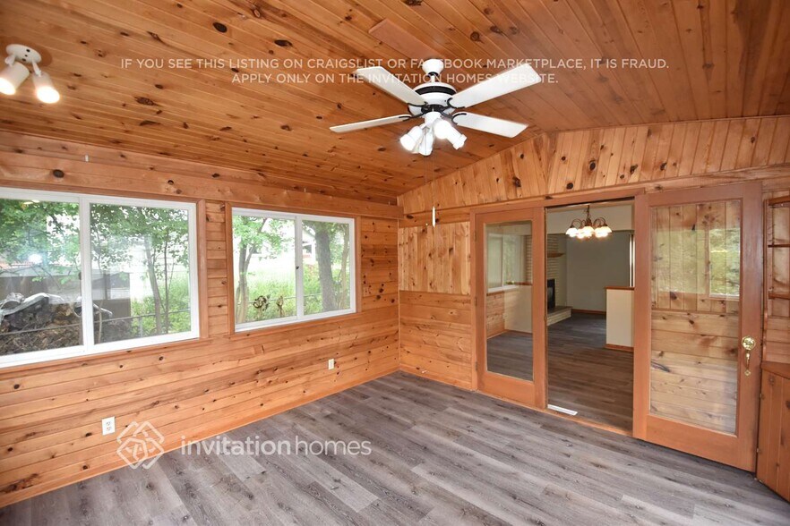Building Photo - 8285 Hyde Ct S