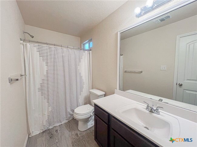 Building Photo - 724 Liberty Valley Dr