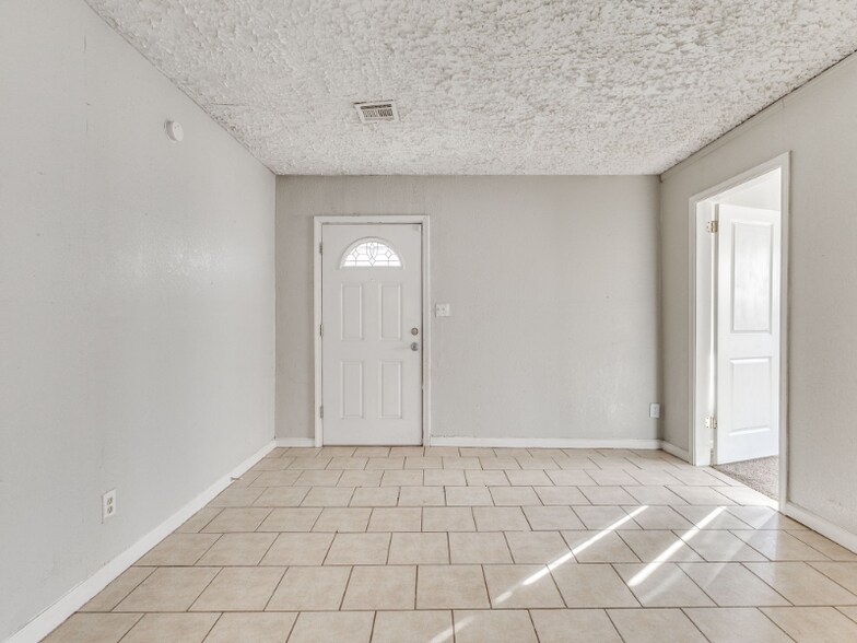 Building Photo - 1127 East 26th Pl N