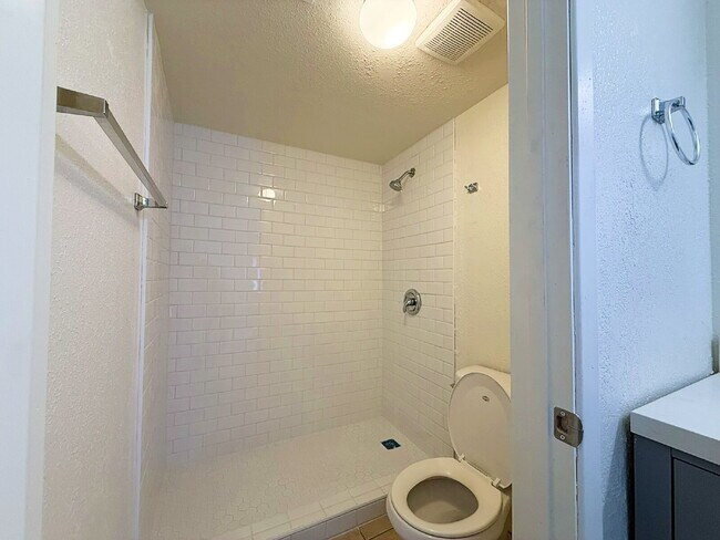 Building Photo - Newly Remodeled 3BR with Garage, Workshop, Privacy & Large Yard!