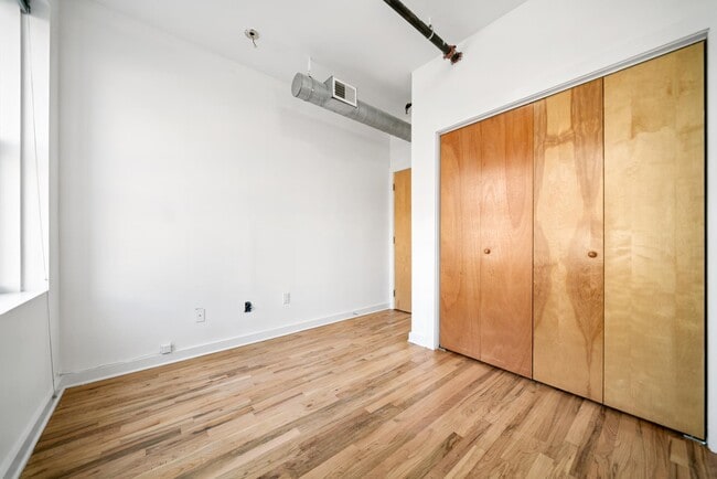 Building Photo - 615 Monroe St