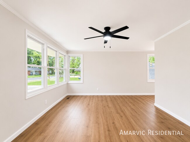 Building Photo - 807 Candlewood Dr