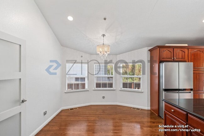 Building Photo - 3531 Middlefield Rd