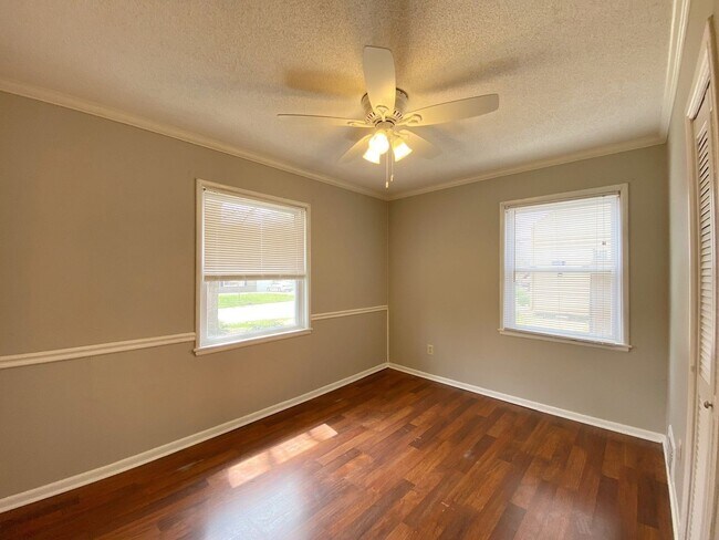 Building Photo - Beautiful 3 bedroom Prairie Village Home!