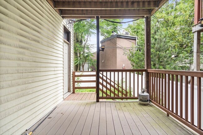 Building Photo - 194 Emerson St