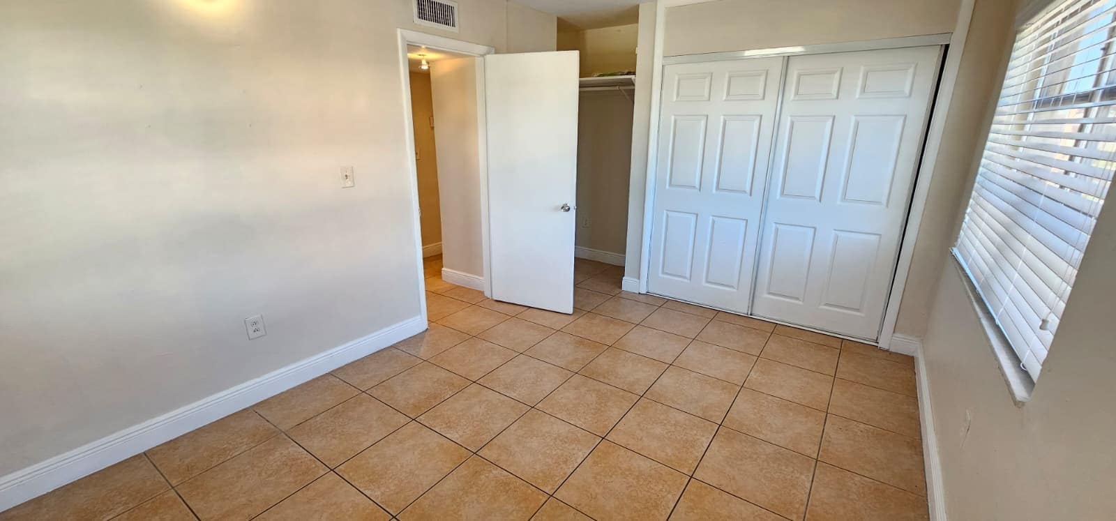 Building Photo - 1851 NE 168th St