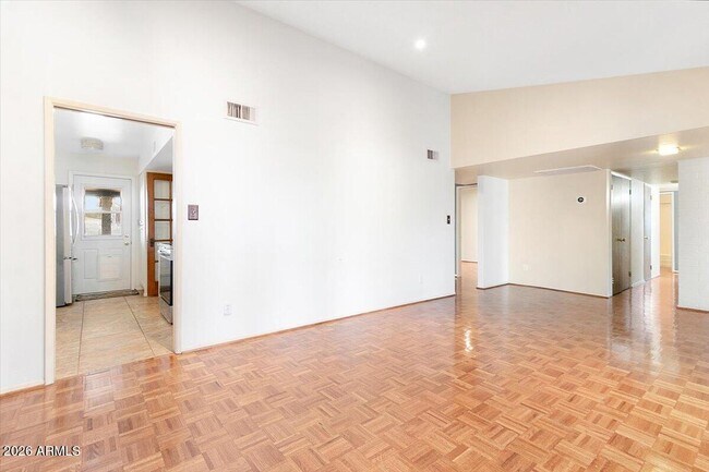 Building Photo - 1118 E Laguna Dr