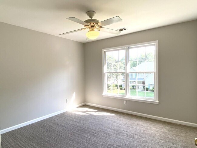 Building Photo - 612 Braidwood Dr NW