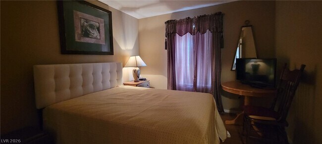 Building Photo - 7300 W Pirates Cove Rd