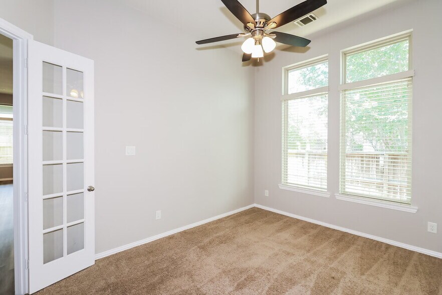 Building Photo - 29023 Oldfield Ct