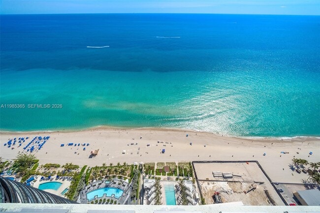 Building Photo - 18501 Collins Ave