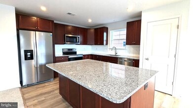 Building Photo - 11 Edinburgh Ct