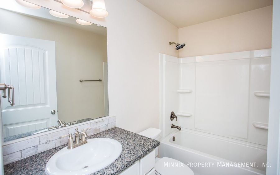 Building Photo - 14211 Vernon Ave