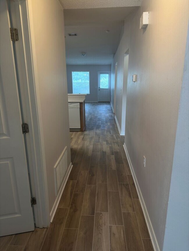 Building Photo - 7970 Stonebrook Dr