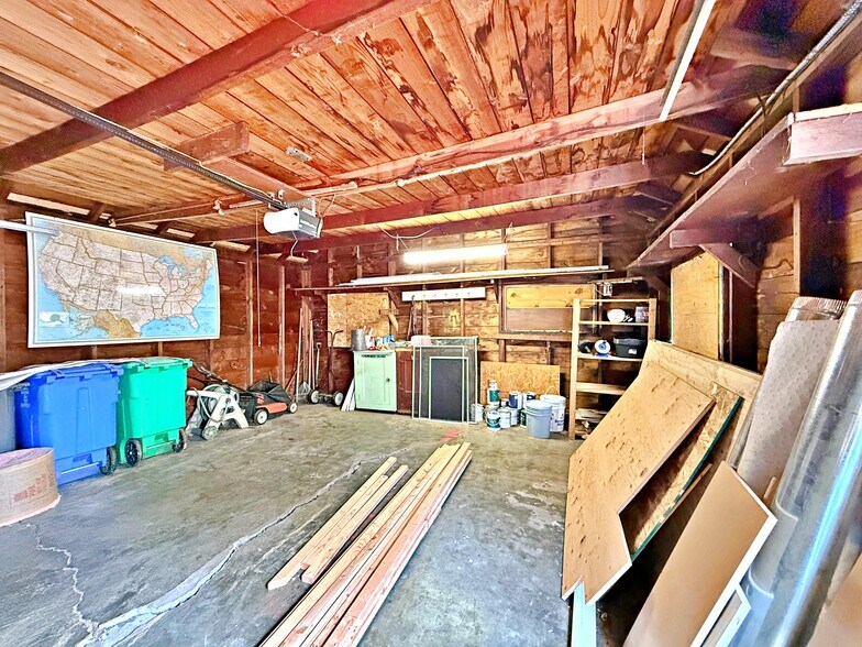 Building Photo - 3360 SE Franklin St
