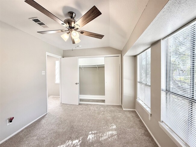 Building Photo - 7980 Grove Ridge Dr