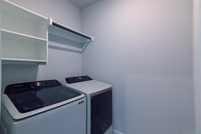 Building Photo - 817 Crystal Oak Ln