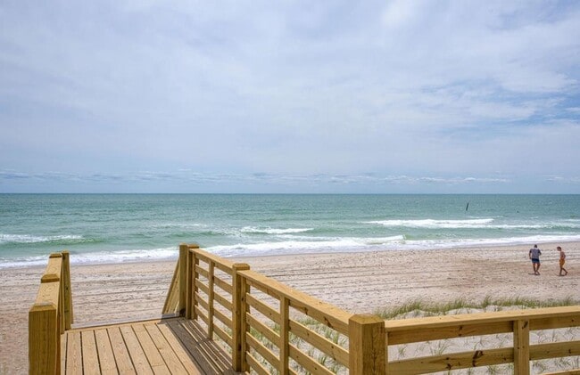 Building Photo - OCEANFRONT FURNISHED OFF-SEASON MONTHLY RE...