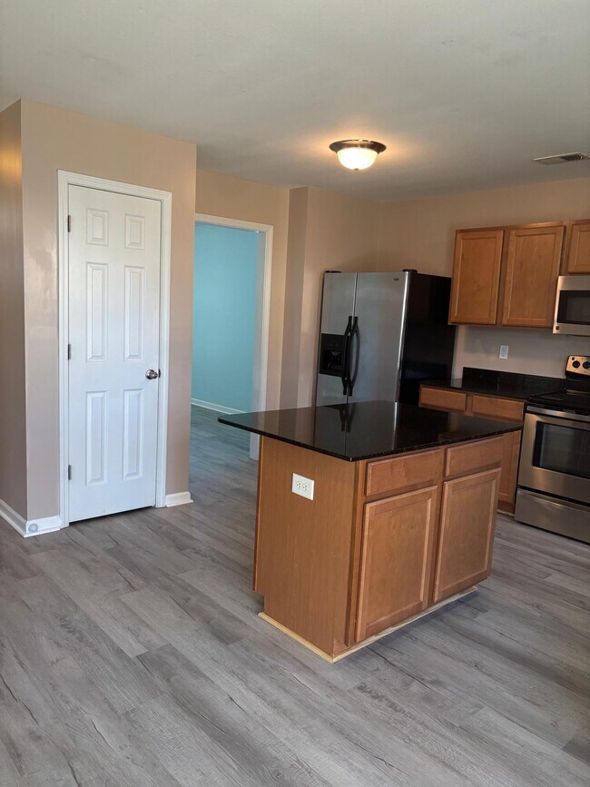 Building Photo - 1825 Polaris Dr