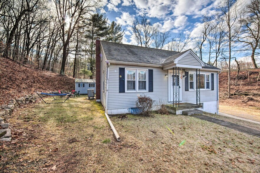 Building Photo - 20 Hill Ln
