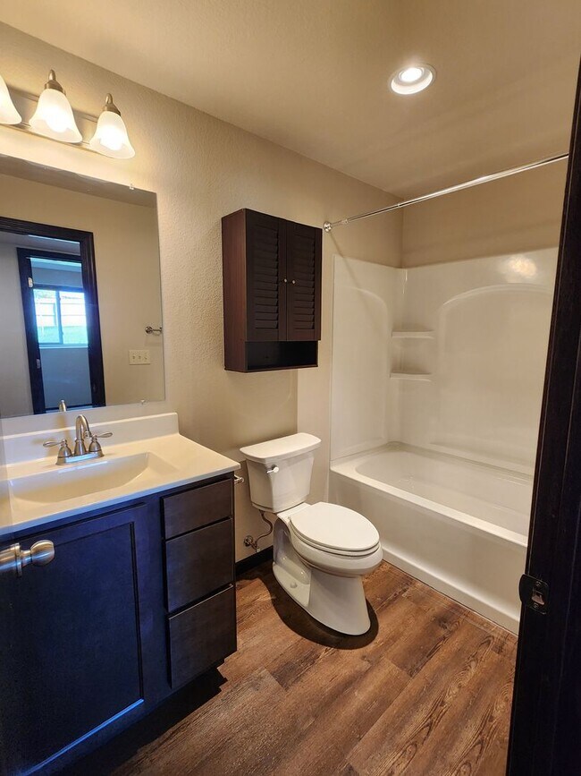 Building Photo - * 3 - 2 - 1 SPECIAL! * 4 Bedroom, 3 Bathro...