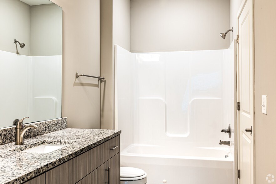 Building Photo - 5620 NE 80th Ter