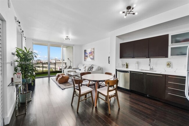 Building Photo - 90 SW 3rd St