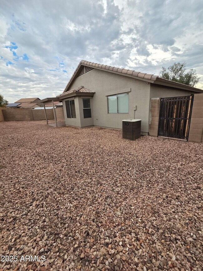 Building Photo - 17284 W Mohave St