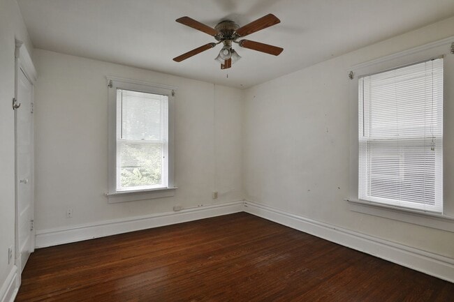 Building Photo - 117 E Lane Ave
