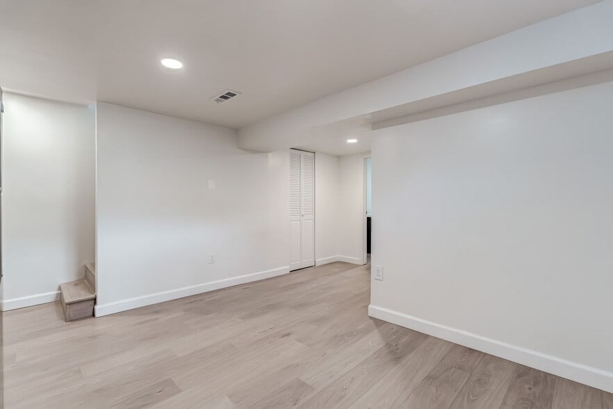 Building Photo - 6020 N Kings Hwy