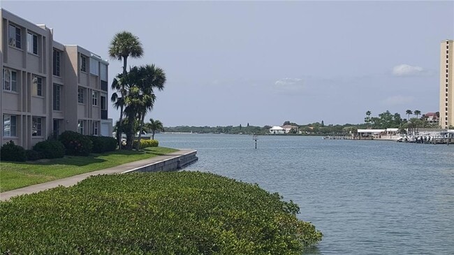 Building Photo - 7420 Bay Island Dr S