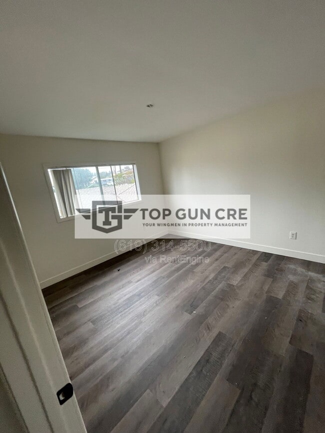 Building Photo - 220 E Park Ave