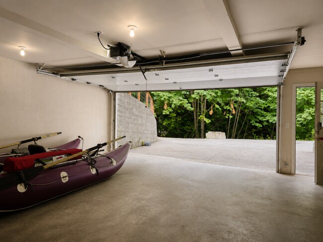 Building Photo - Private Arlington Retreat