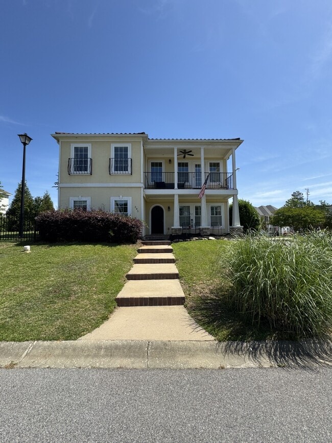 Building Photo - 305 Amalfi Dr