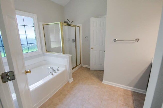 Building Photo - 258 Brookcliff Dr NE