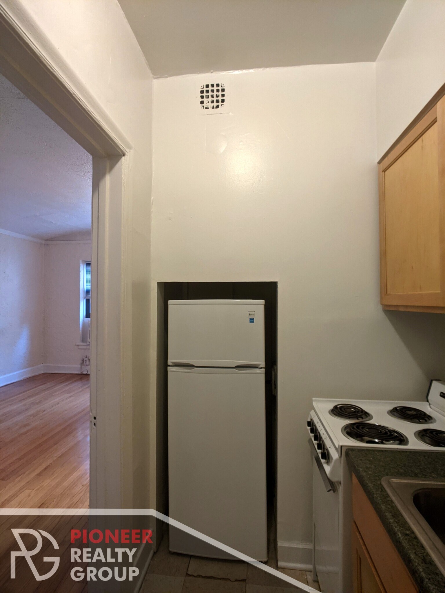 Building Photo - 535 W Arlington Pl